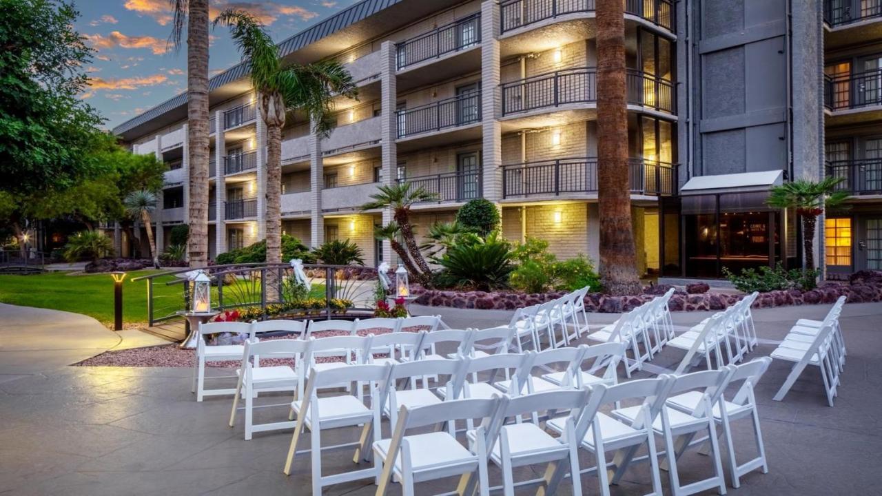 Holiday Inn And Suites Phoenix Airport North By Ihg Экстерьер фото