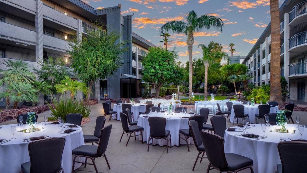Holiday Inn And Suites Phoenix Airport North By Ihg Экстерьер фото