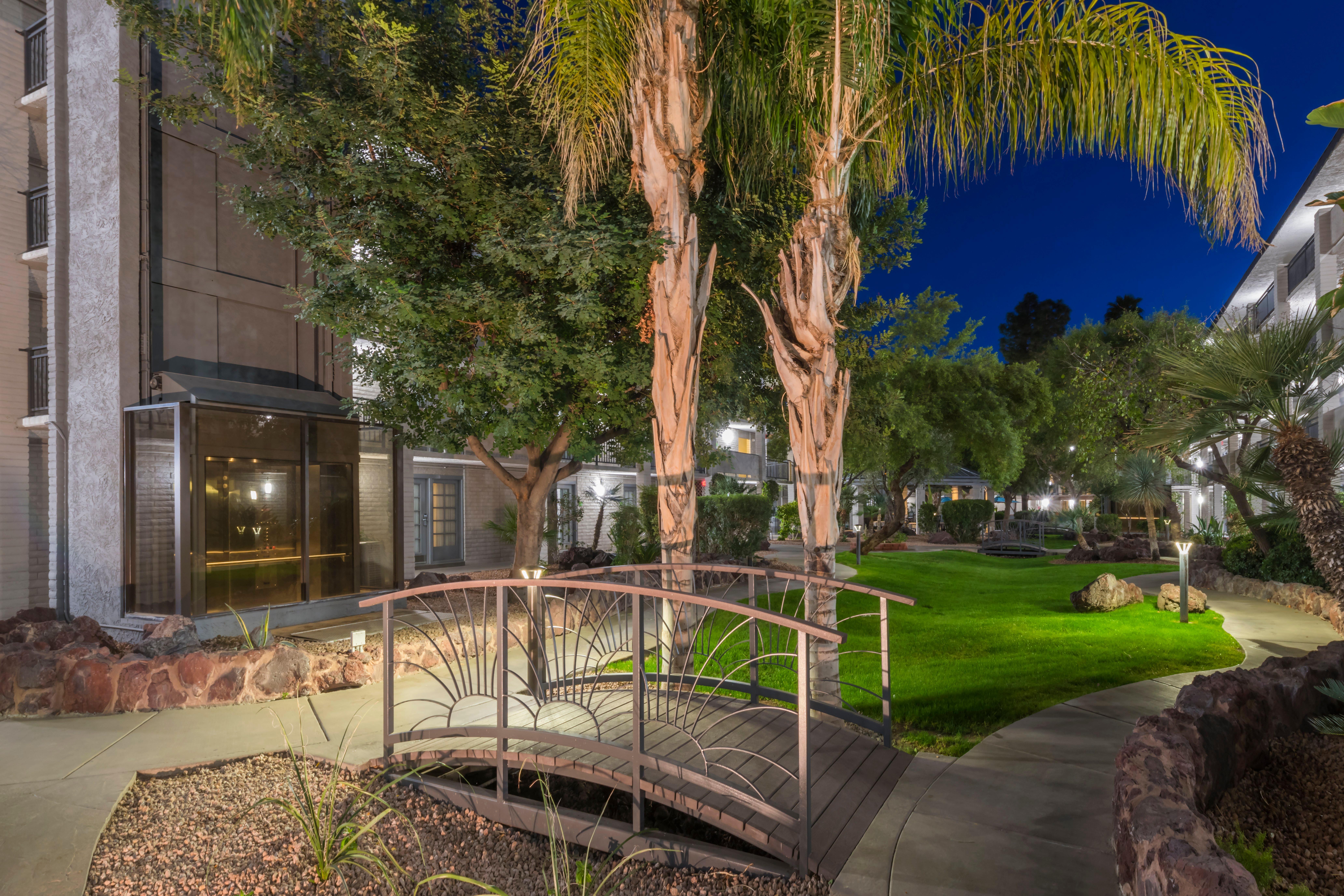 Holiday Inn And Suites Phoenix Airport North By Ihg Экстерьер фото