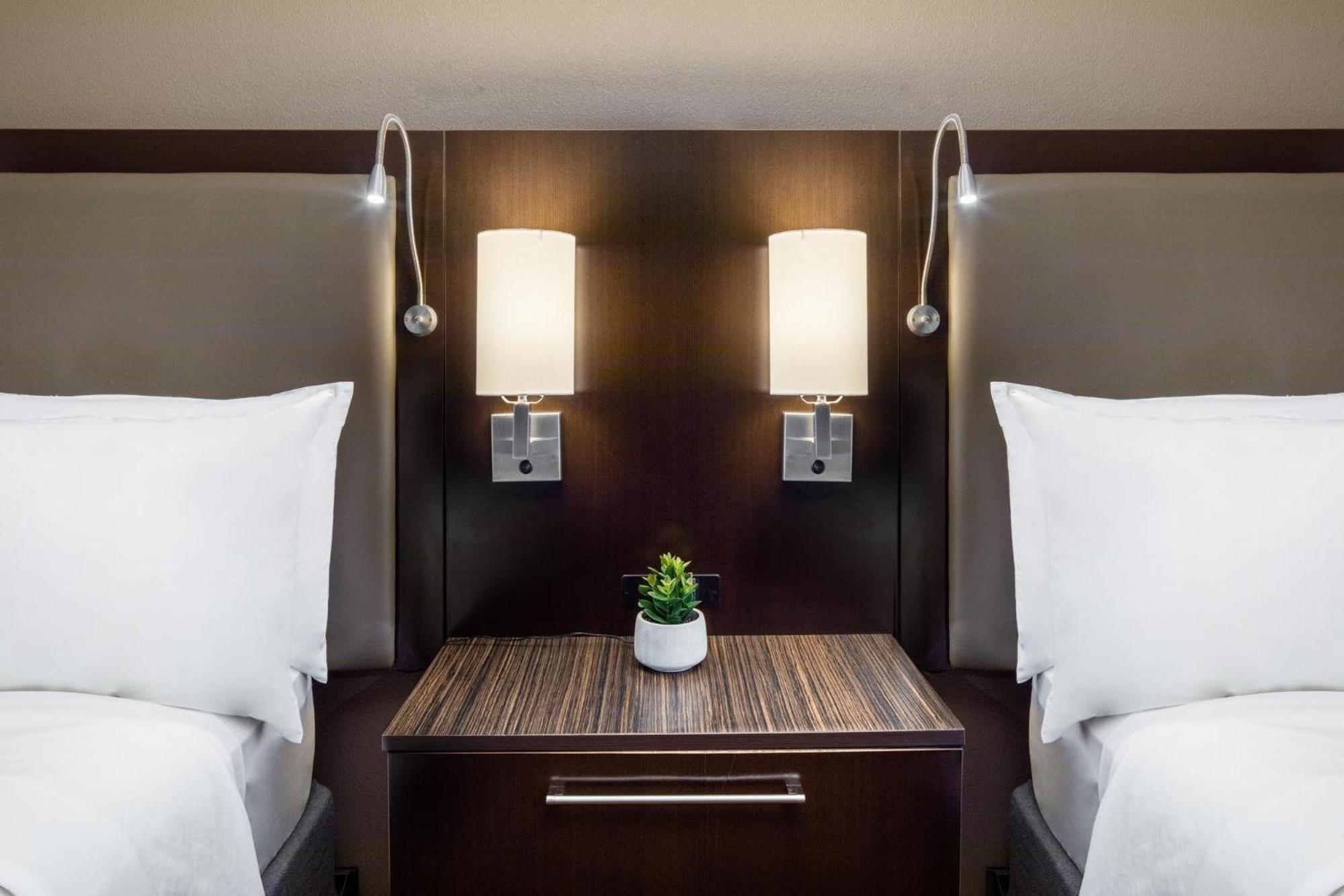 Holiday Inn And Suites Phoenix Airport North By Ihg Экстерьер фото