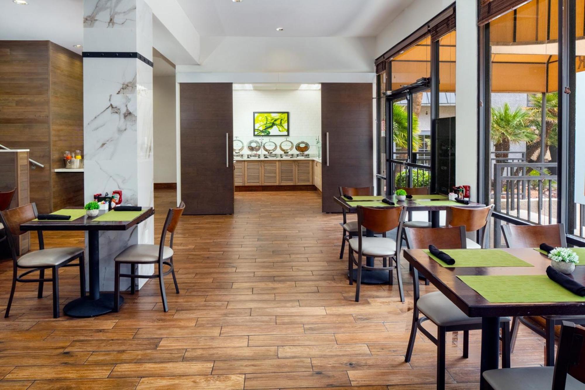Holiday Inn And Suites Phoenix Airport North By Ihg Экстерьер фото